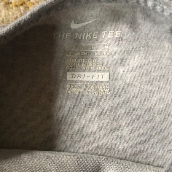 Nike shirt - Picture 3 of 3